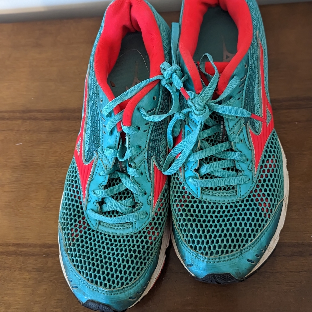 Mizuno sneakers